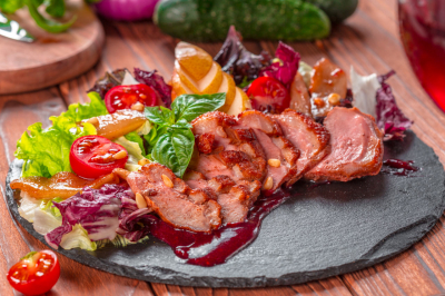 Ente gebacken mit Gemüse und Kräutern