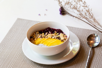 Joghurt mit frischen Früchten